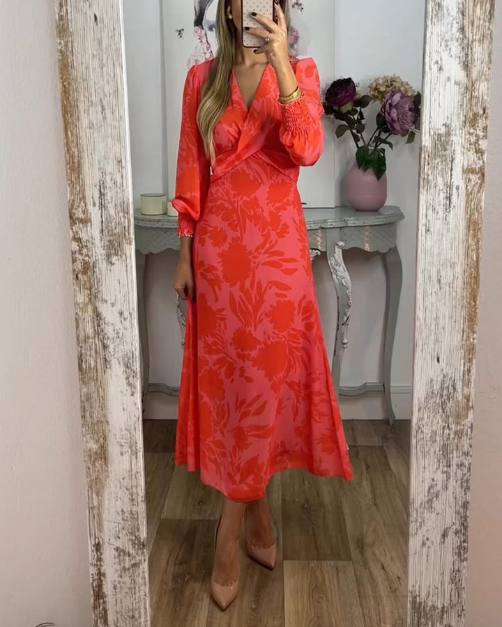 Robe avec col en V et taille cintrée