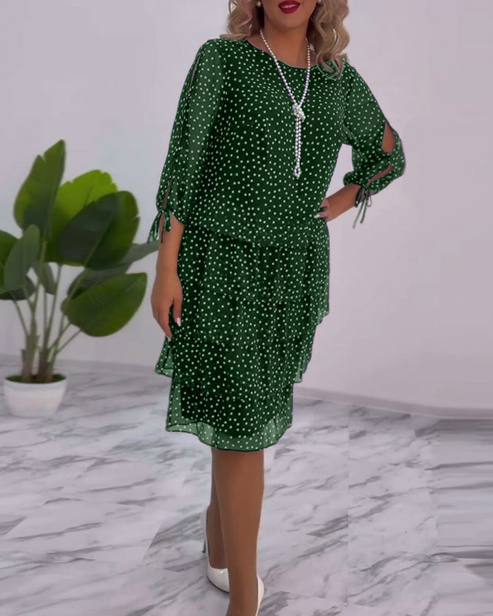 Robe élégante superposée à imprimé pois
