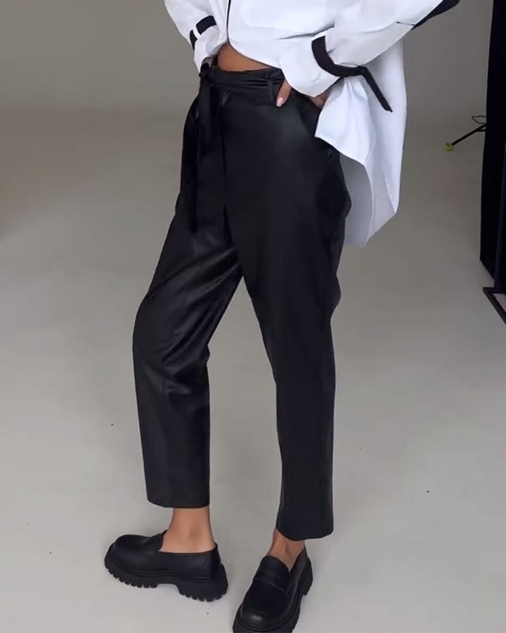 Pantalon svelte en cuir coupe svelte